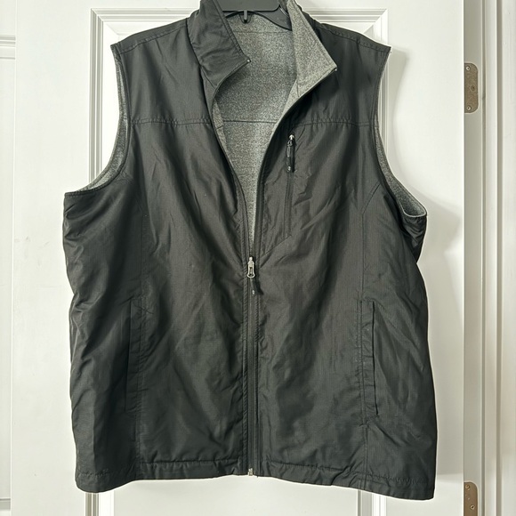 Izod Reversible Vest - Picture 2 of 4